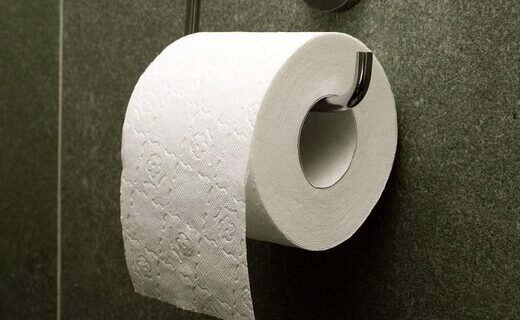 Из-за коронавируса одним из ходовых товаров стала туалетная бумага, ряд инцидентов с которой произошёл в США
