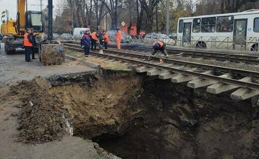 В Краснодаре продолжаются работы на месте провала грунта по ул. Московской, завершить ремонт планируется до 5 декабря