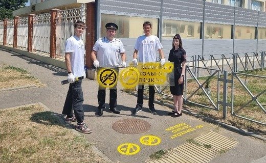 В Краснодаре в микрорайоне Черёмушки в близи школ появились предупреждающие трафаретные надписи