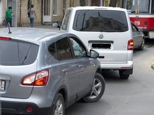 ГИБДД Краснодара напомнила о наказании для излишне тонированных автомобилей