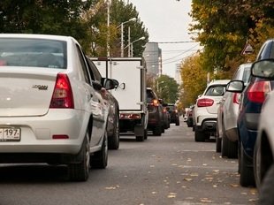 Количество легковых автомобилей в России достигло почти 53 миллионов