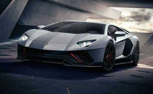 Глава Lamborghini Стефан Винкельманн заявил, что со старым V12 новый агрегат будет роднить только количество цилиндров