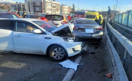 Смертельное ДТП с участием девяти автомобилей произошло на улице Ленина в Адлерском районе Сочи