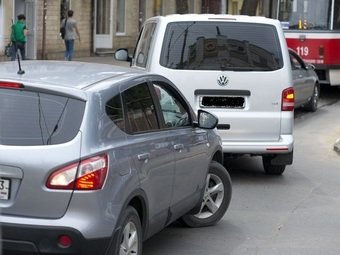 ГИБДД Краснодара напомнила о наказании для излишне тонированных автомобилей