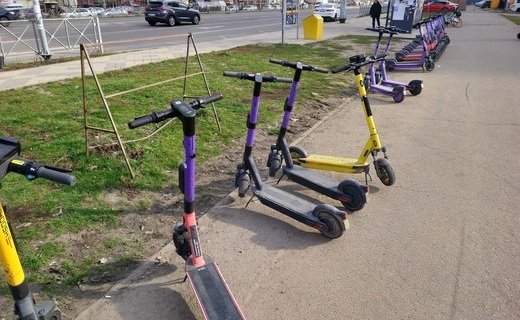 Несовершеннолетний водитель электросамоката попал в ДТП в Краснодаре вечером 12 июля