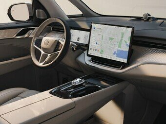 Компания Volvo представила свой первый минивэн - электрический Volvo EM90