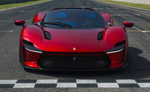 Стоимость Ferrari Daytona SP3 - 2 миллиона евро, всего будет выпущено 599 экземпляров