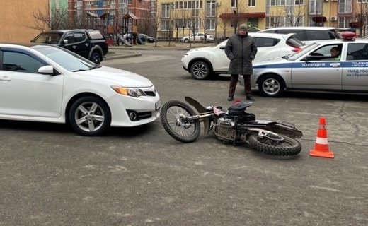 Несовершеннолетний водитель мотоцикла пострадал в ДТП, которое произошло в Краснодаре днём 12 января