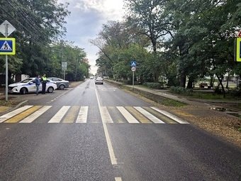 Несовершеннолетняя девочка попала под колеса иномарки в Краснодаре
