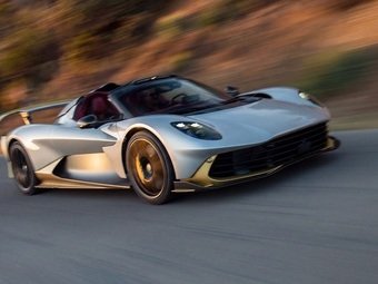 Флагманский суперкар Aston Martin Valhalla лишился крыши - британская марка представила открытую версию Spider