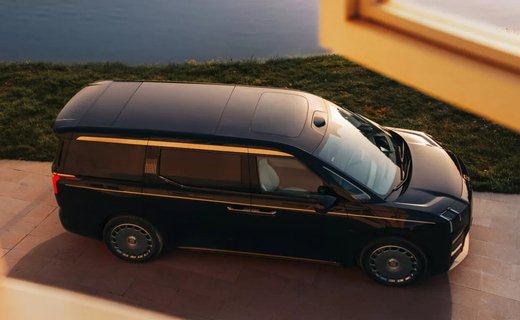 Китайский бренд Zeekr представил электрический минивэн 009 Grand Collector Edition с 24-каратной позолотой