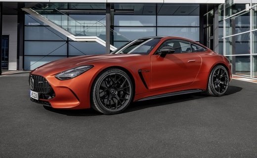 Команда "Формулы 1" Mercedes-AMG F1 подарила Андреа Кими Антонелли суперкар, который ему нельзя водить