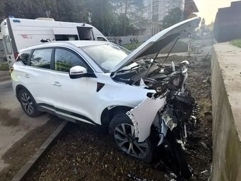 В Краснодаре погиб водитель врезавшейся в ограждение иномарки