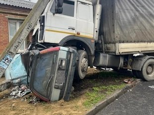 Водитель Toyota погиб в ДТП с грузовиком в Краснодаре