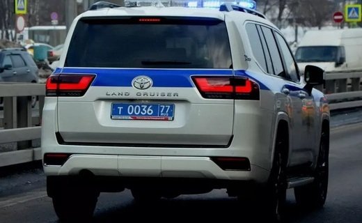 В сети опубликовали фото полицейского внедорожника Toyota Land Cruiser 300 нового поколения в топовой версии 70th Anniversary