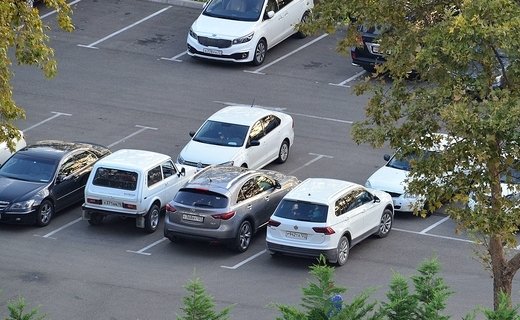 Застройщиков хотят заставить ставить зарядки для электромобилей на стоянках