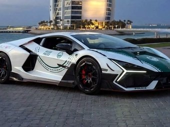 Полиция Дубая получила Lamborghini Revuelto от Mansory