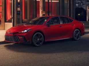 У Toyota Camry появилась спецверсия Nightshade Edition