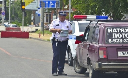 МВД РФ: Водители в очередях на АЗС смогут обжаловть штрафы за нарушение правил остановки и стоянки