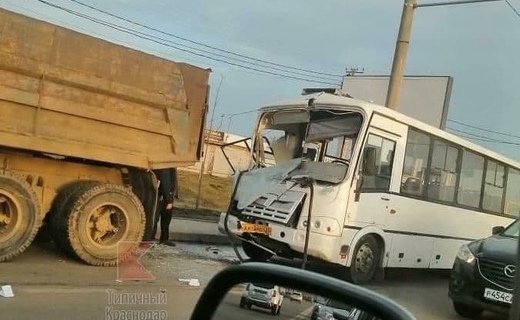 Тройное ДТП произошло сегодня в краевой столице на ул Дзержинского