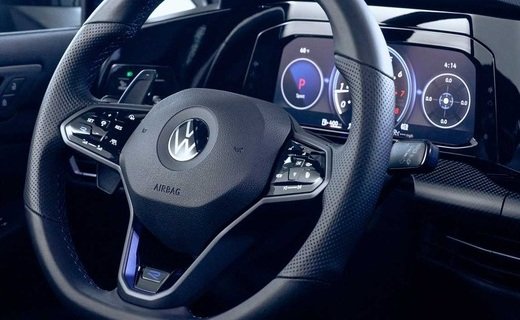 Компания Volkswagen подверглась резкой критике за установку сенсорных кнопок на рулях