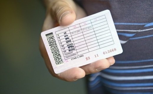 В Оренбургской области водителя лишили прав за нанесение на автомобиль символики "Отдела по борьбе с понтами"