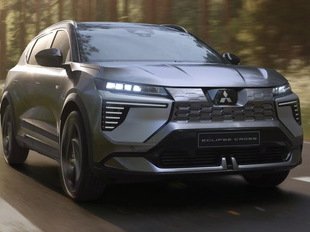 Mitsubishi Eclipse Cross получил обновления, заимствованные у своего двойника Renault Scenic E-Tech