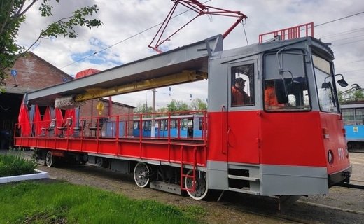По улицам Краснодара в День Победы проедет тематически оформленный открытый вагон-платформа с творческими коллективами