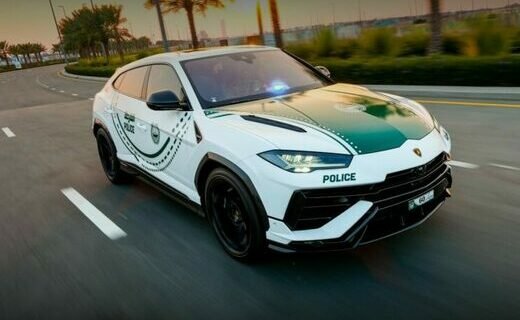 Полиция Дубая (ОАЭ) пополнила свой автопарк мощным кроссовером Lamborghini Urus Performante