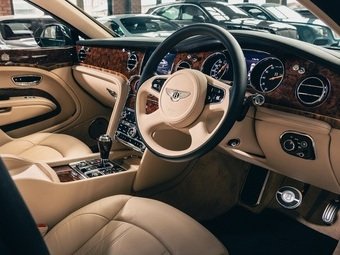 Букингемский дворец вернул компании Bentley лимузин Mulsanne, построенный для покойной королевы Великобритании Елизаветы II