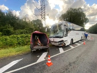Два человека погибли при столкновении легковушки с автобусом на трассе М-4 «Дон»