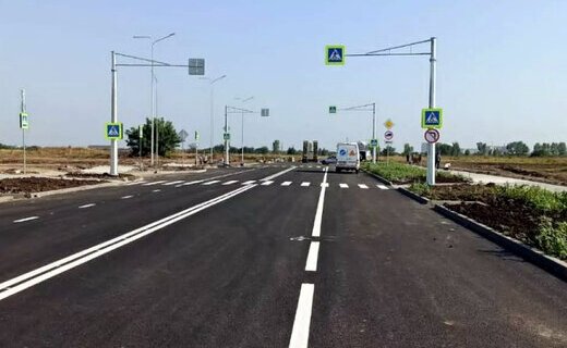 В Краснодаре завершено строительство подъездной дороги, которая связывает улицу Конгрессную и новую школу на 1875 мест