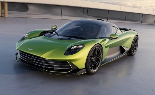 Компания Aston Martin после пяти лет разработок представила серийную версию гиперкара Valhalla