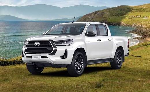 Компания Toyota объявила о старте продаж в России пикапа Hilux в новой версии "Престиж"