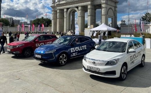 Первый российский бренд электромобилей Evolute официально представил седан i-Pro, а также кроссоверы i-Joy и i-Jet