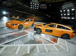 Mercedes-Benz провела экстремальный краш-тест двух моделей CLA