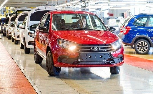 АвтоВАЗ представил модель Lada Granta в новом цвете "Фламенко"