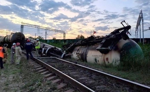 Пять вагонов с газовым конденсатом сошли с рельсов на станции Протока в Краснодарском крае 16 июля