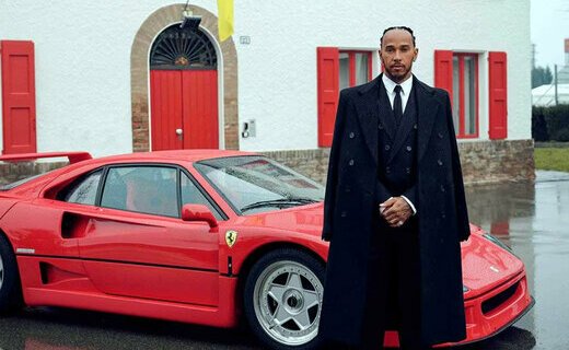 Семикратный чемпион "Формулы 1" Льюис Хэмилтон впервые посетил базу Scuderia Ferrari в Маранелло в качестве пилота команды