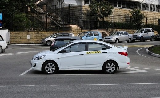 В Госдуме обсуждают изменение закона о такси и возможный запрет на использование таксопарками автомобилей иностранных марок