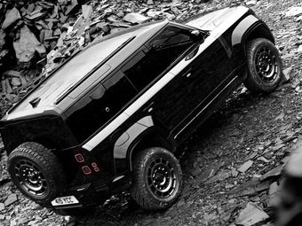 Представлен хардкорный внедорожник Land Rover Defender Octa в чёрной спецверсии Black