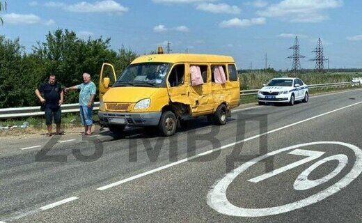 В Каневском районе двое 15-летних ребят пострадали в ДТП, один 15-летний подросток скончался в скорой помощи