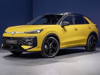 Компания Volkswagen представила кроссовер T-Roc второго поколения