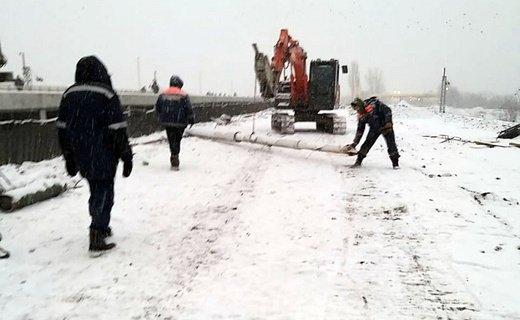 В Ростове, несмотря на плохую погоду, продолжается реконструкция моста через железнодорожные пути по улице Малиновского
