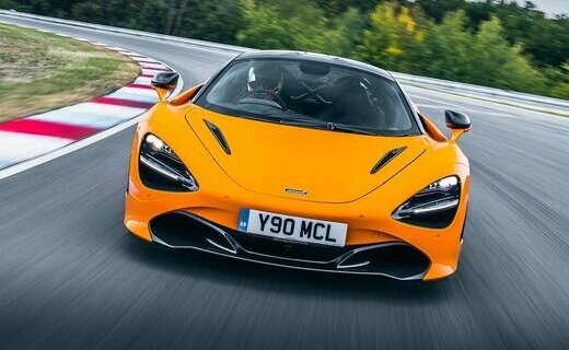 Суперкар McLaren 720S взорвался на трассе в Одинцовском районе Подмосковья