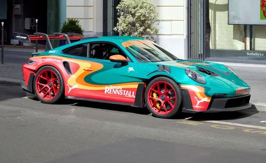Аукционный дом RM Sotheby's объявил, что намерен пустить с молотка уникальный Porsche 911 GT3 RS, созданный певицей Дуа Липой