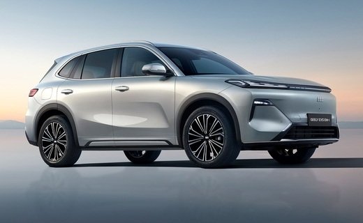 Гибридный кроссовер Geely EX5 EM-i будет доступен в России в двух версиях и будет стоить минимум 3 569 990 рублей