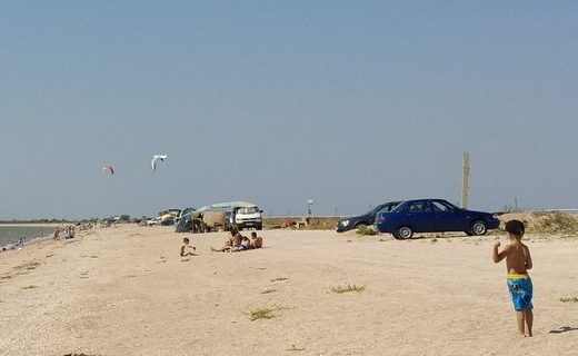 Для борьбы с автомобилями, заезжающими на пляжную полосу, в Анапе созданы специальные группы