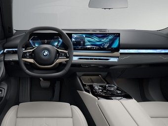 Компания BMW расширила свой модельный рад за счёт нового универсала 5-й Серии - BMW 5 Series Touring