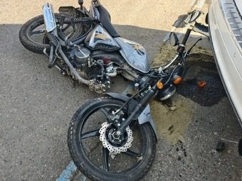 Несовершеннолетний водитель мопеда и его пассажир пострадали в ДТП в Краснодаре